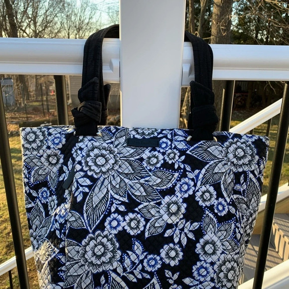 Vera Bradley Snow Lotus Hadley East West Tote VGUC - Picture 1 of 6